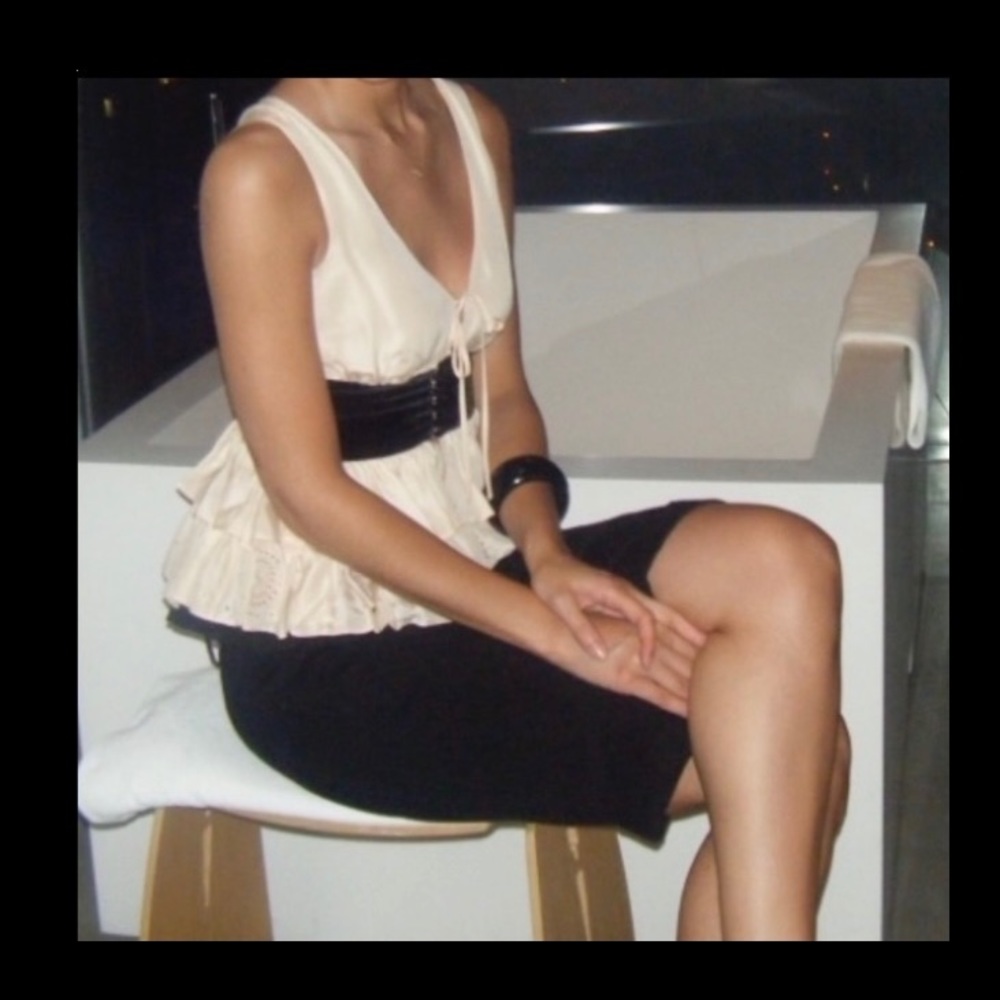 Beautiful Moda International Peplum Ruffle Top. - Picture 7 of 7